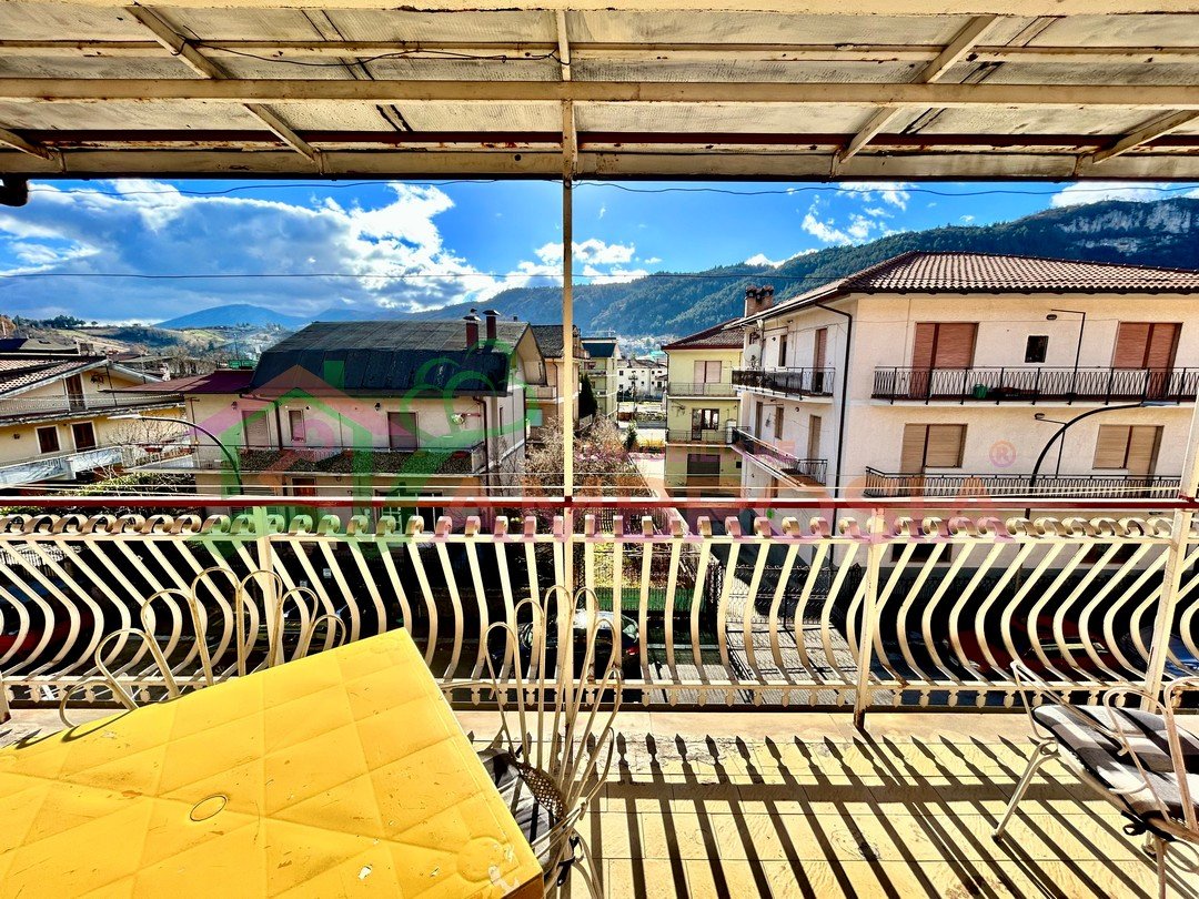 Appartamento luminoso con balcone terrazzato e  garage – Tagliacozzo (AQ).